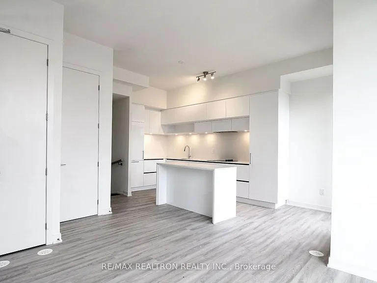 15 David Eyer Rd #Townhouse 1421 — Photo 4