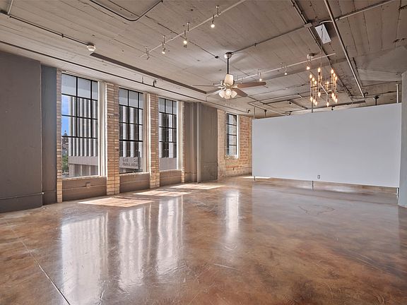 5th image of 1122 Jackson St APT 313