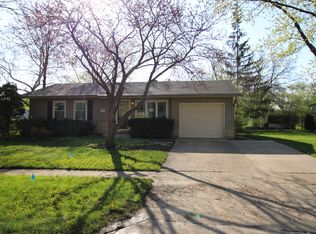 241 Tanglewood Dr, Elk Grove Village, IL 60007