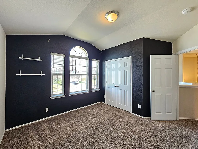3901 Brunswick Dr — Photo 17