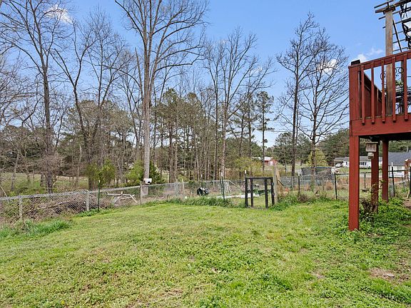 5th image of 160 Pine Ridge Dr