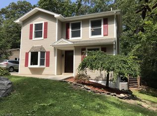 10 Quinton Rd, West Milford, NJ 07421