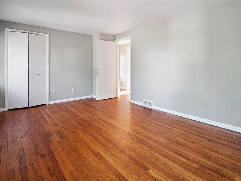 1349 W 87th St — Photo 13