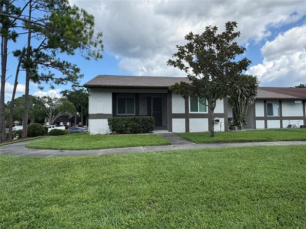 2900 Grovewood Blvd APT A, Palm Harbor, FL 34683