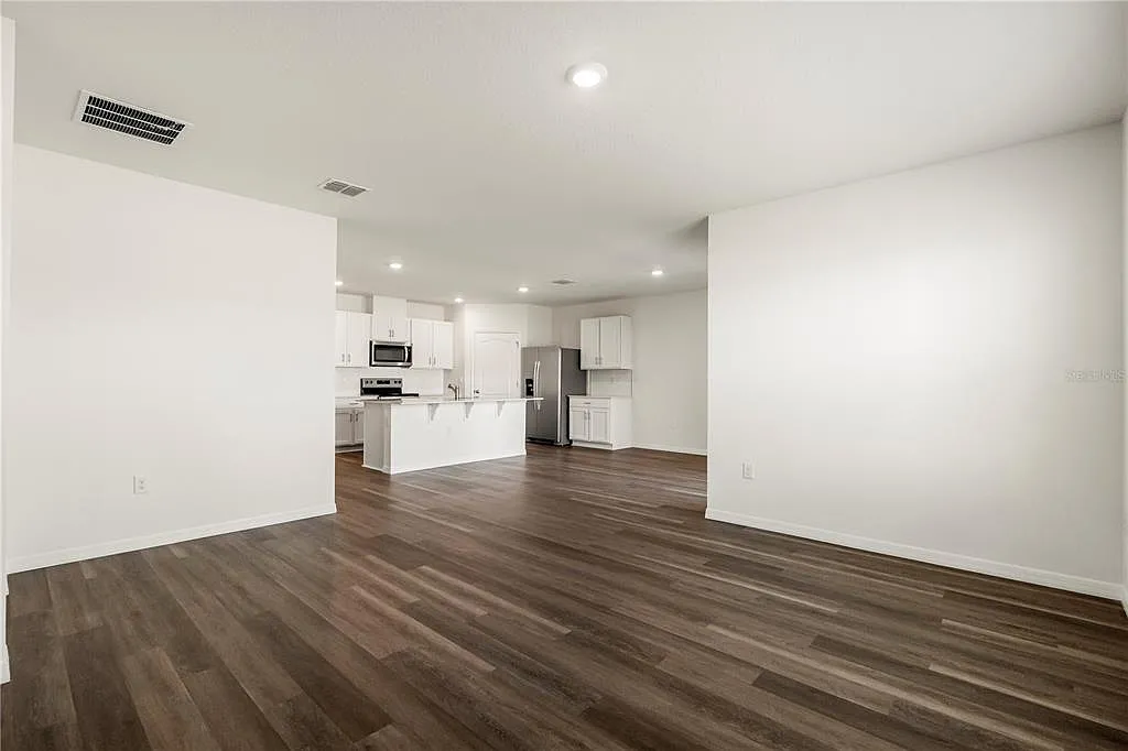 4 bed, 2.0 bath, 1828 sqft, $2,600 — Photo 2