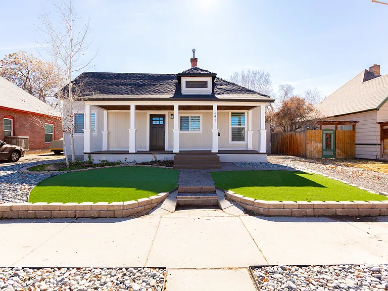 241 Gunnison Ave — Photo 2