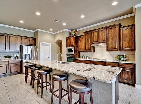 3rd image of 801 W Majestic Oak Ln