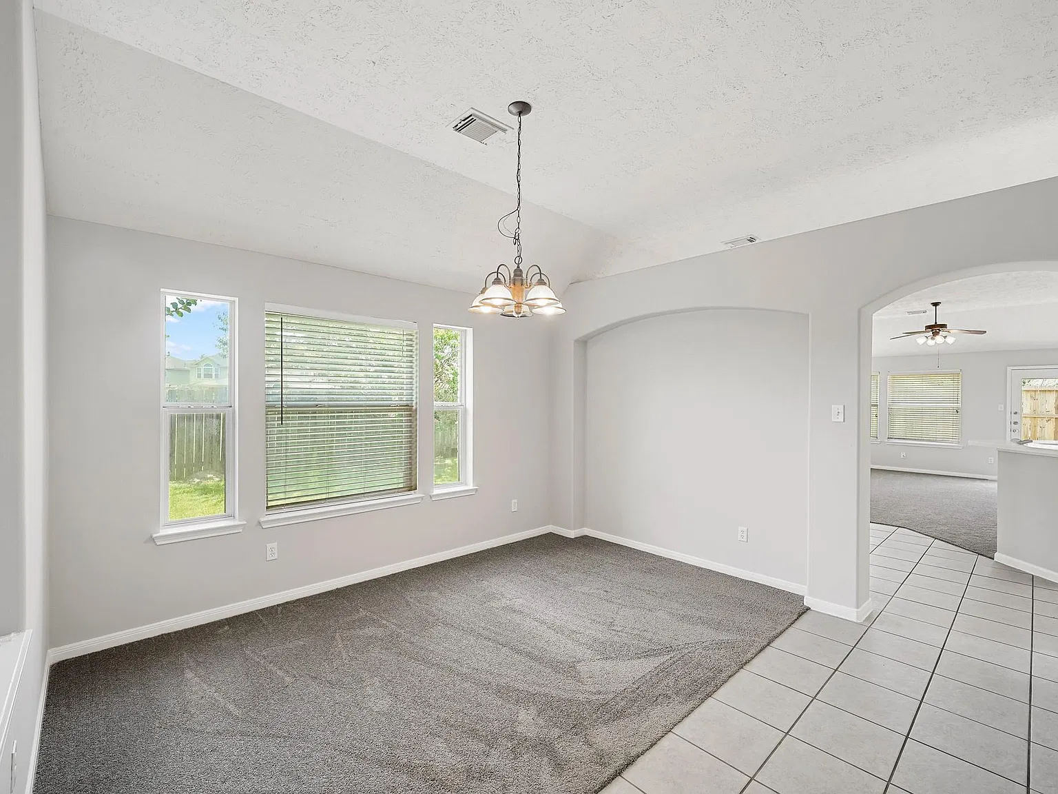 3 bed, 2.0 bath, 1841 sqft, $2,100 — Photo 4