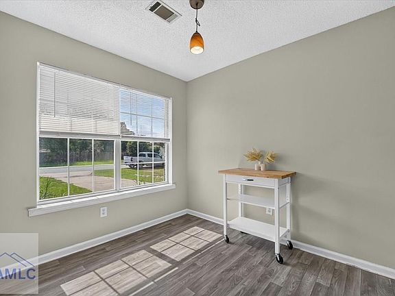 3rd image of 471 Sabreena Cir