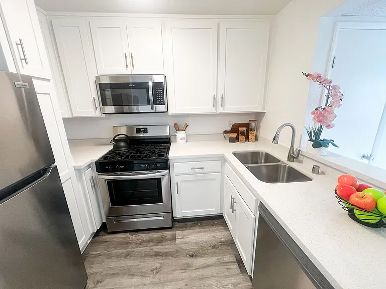 20954 Vanowen St — Photo 13