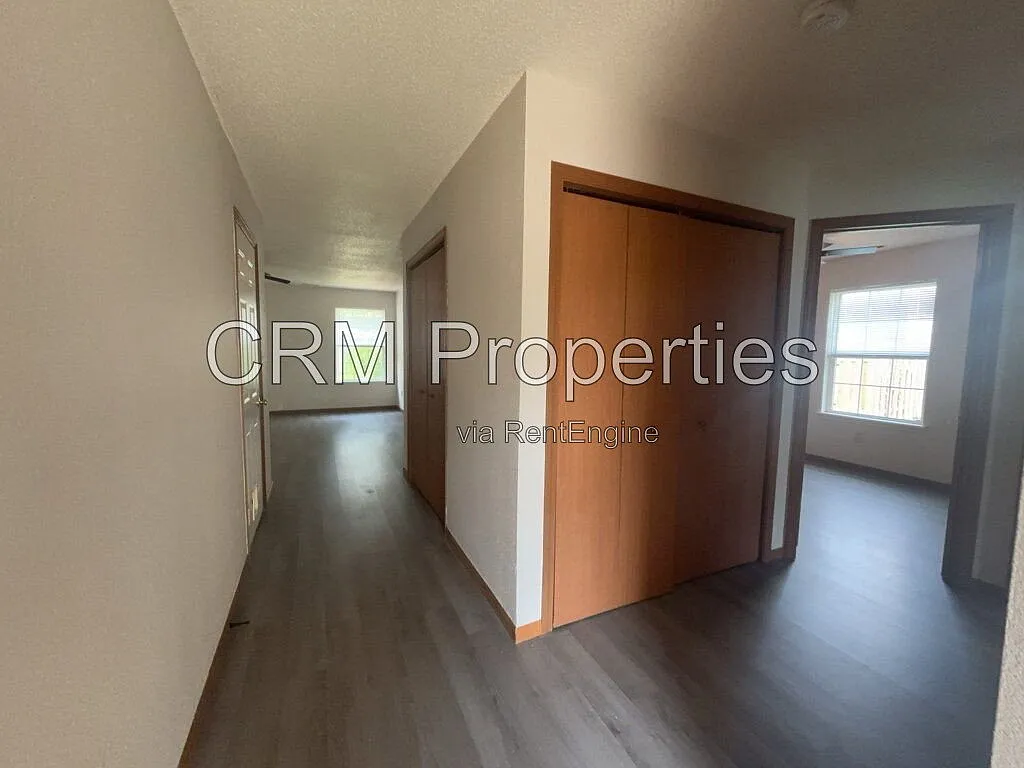 3 bed, 2.0 bath, 1228 sqft, $1,600 — Photo 2
