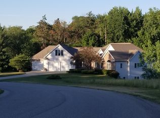 10646 Macatawa Ln, Holland, MI 49423