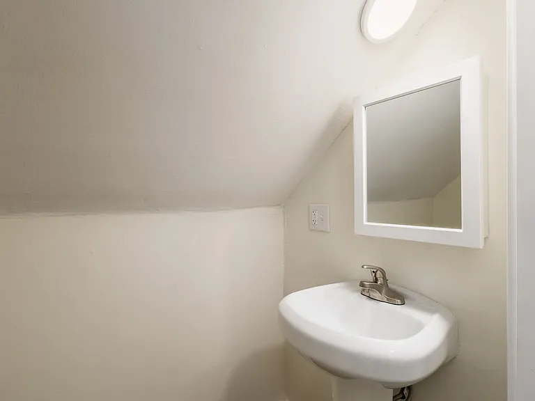 565 Virginia Cir W — Photo 20