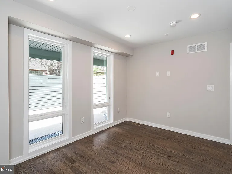 1430 Clymer St #1 — Photo 10