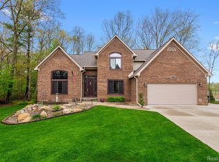 169 Waterview Dr, Lake Orion, MI