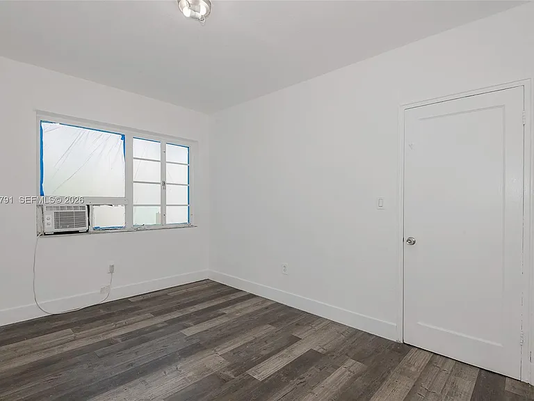 8340 Crespi Blvd #20 — Photo 12