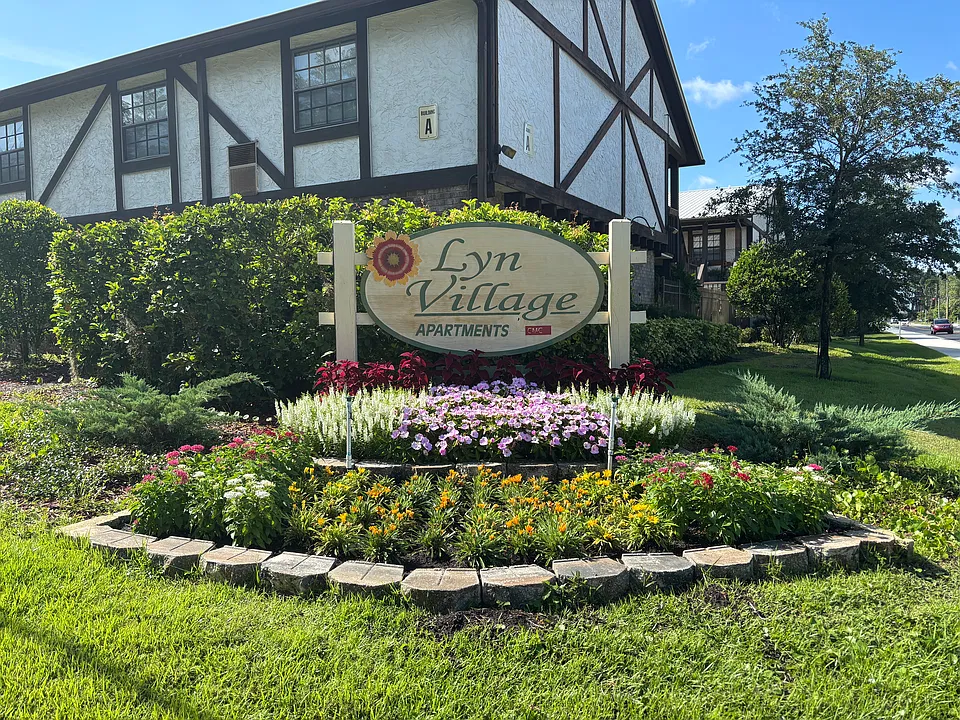 Lyn Village Apartments