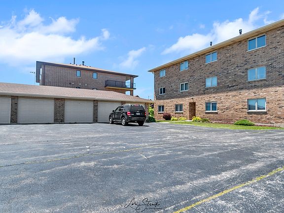 3rd image of 16749 Paxton Ave APT 1N