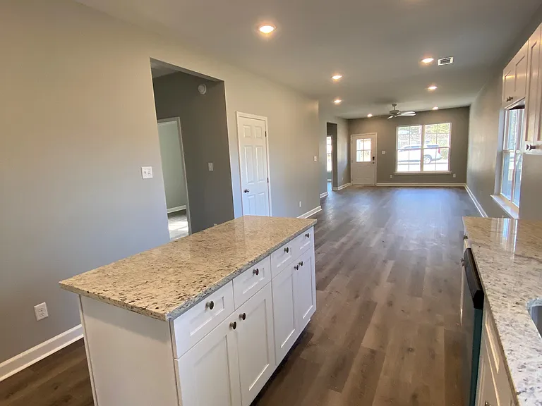 815 Brookside Dr — Photo 7