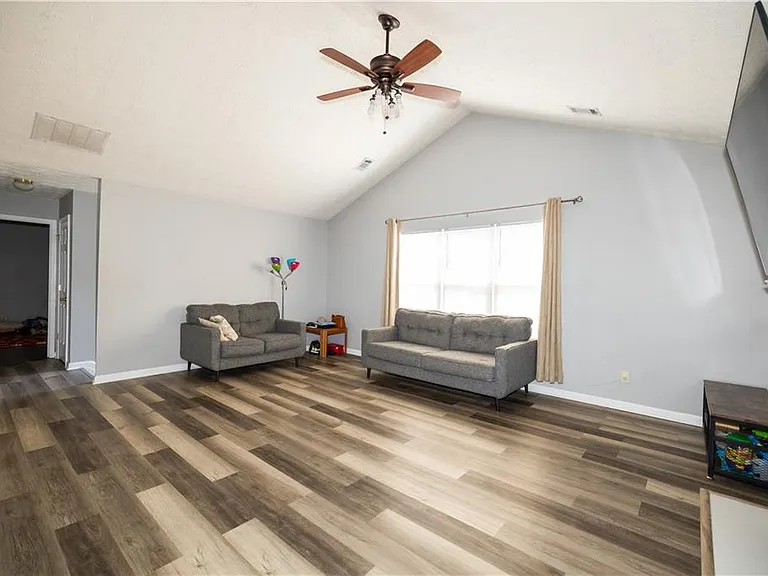 599 Rivulett Ct — Photo 4