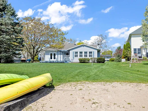 103 Paula Dr, Brooklyn, MI 49230