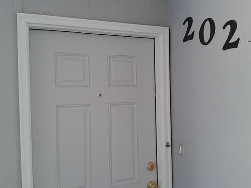 2nd image of 1665 Siskiyou Blvd APT 202