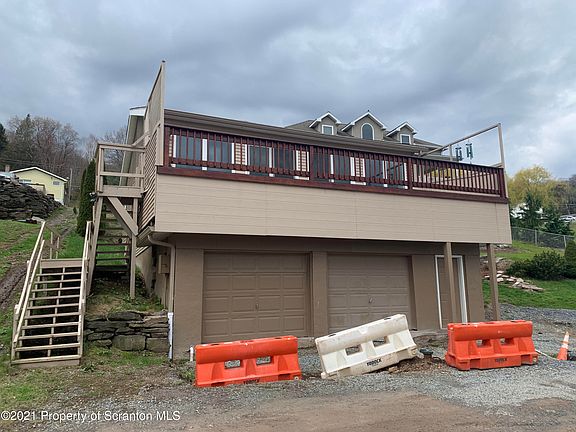 3rd image of 230 Carriage Ln