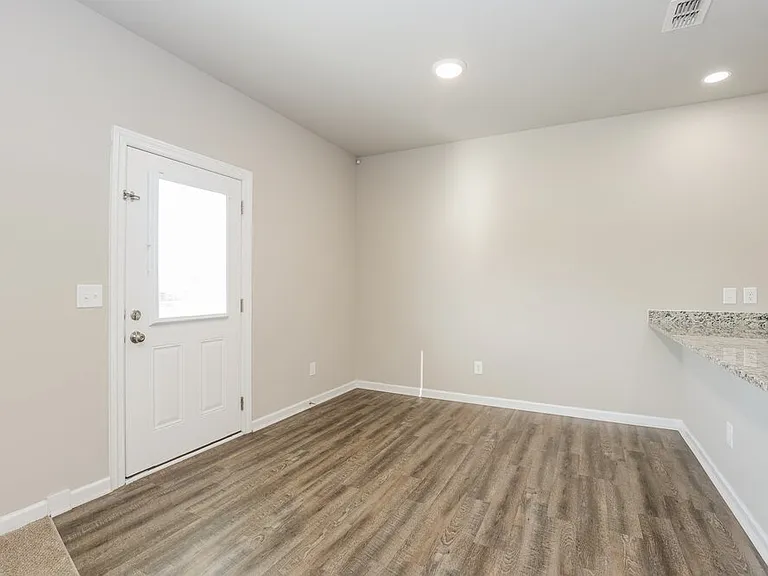 2228 Lismore Dr — Photo 7