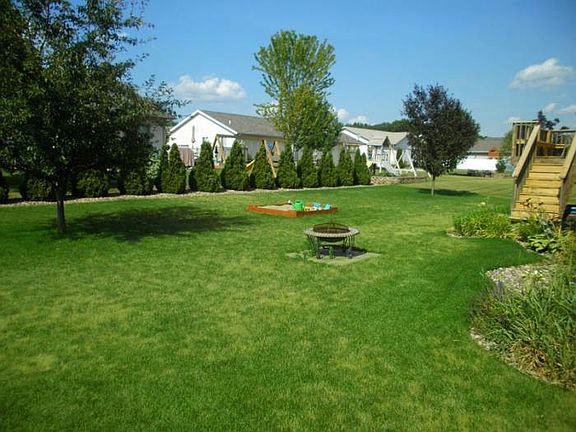 3rd image of 807 Saddlewood St
