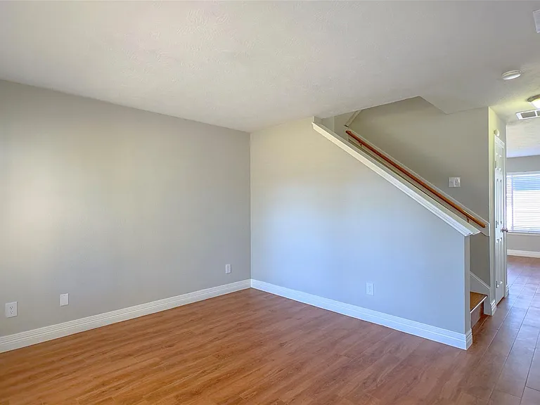 9923 Farrell Dr — Photo 10