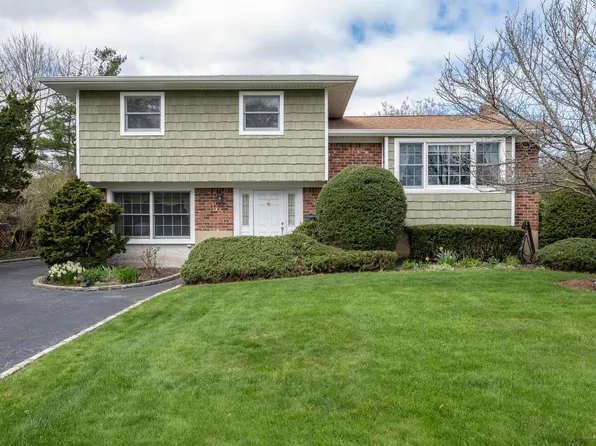 15 Hayrick Lane, Commack, NY 11725