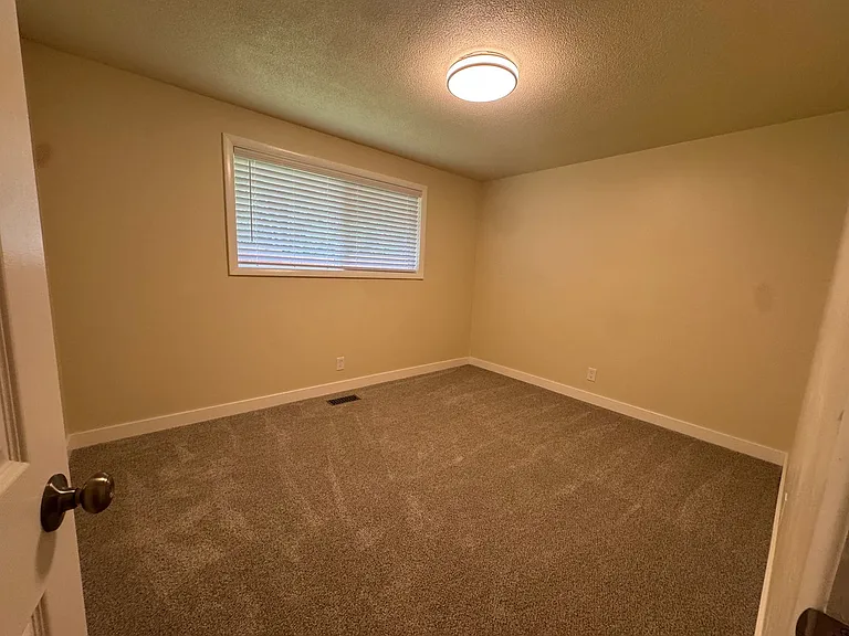 15928 N Umpqua Hwy — Photo 22