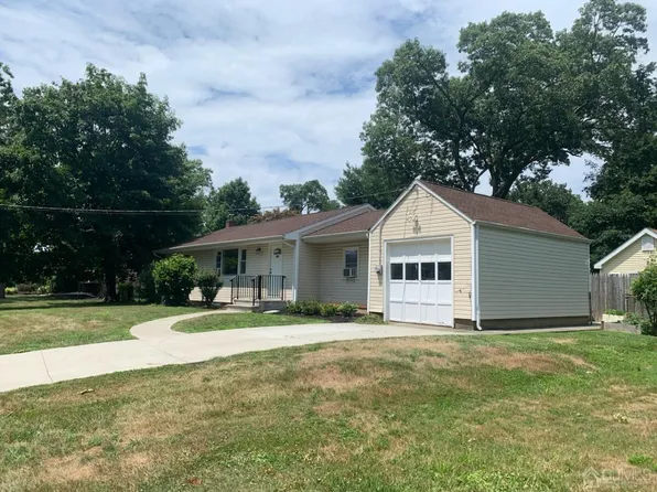 130 Lakeside Dr N, Piscataway, NJ 08854
