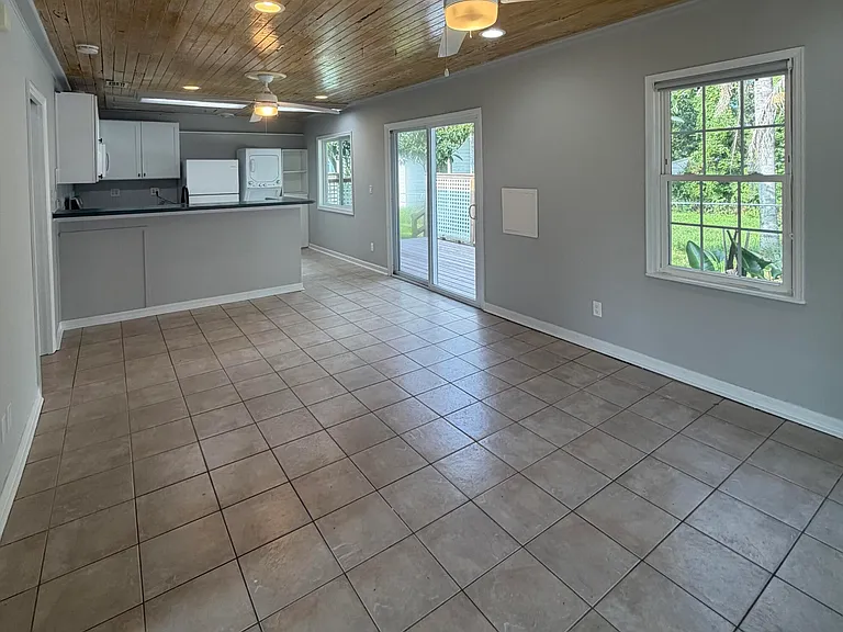 736 W King St #A — Photo 5