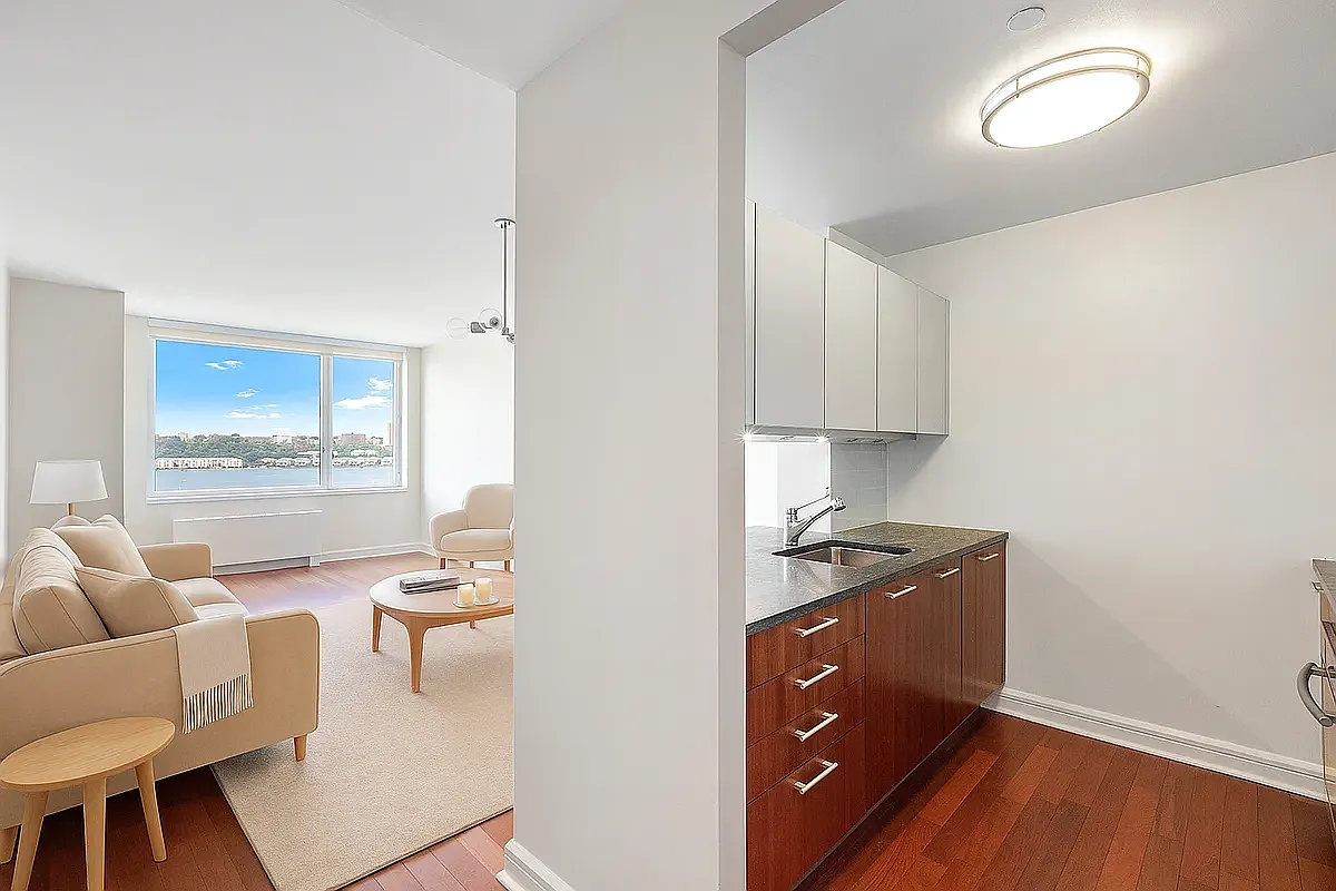 100 Riverside Boulevard — Photo 3