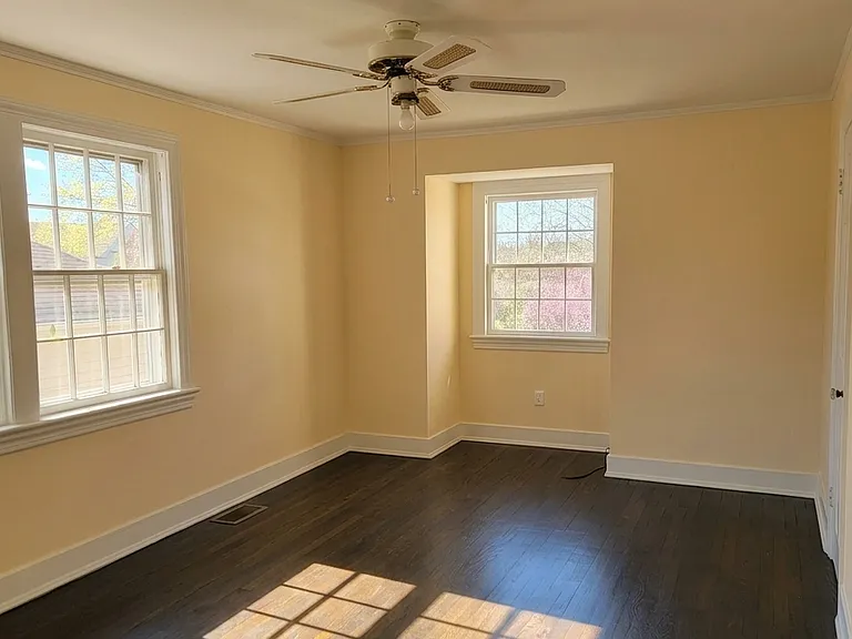2930 N New England Ave — Photo 13