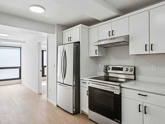 4th image of 3006 Gough St #100