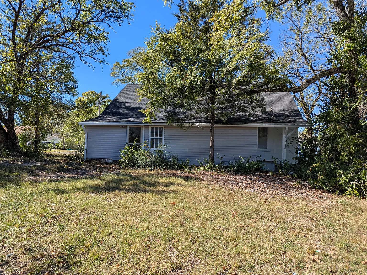 3 bed, 1240 sqft, $1,600 — Photo 2