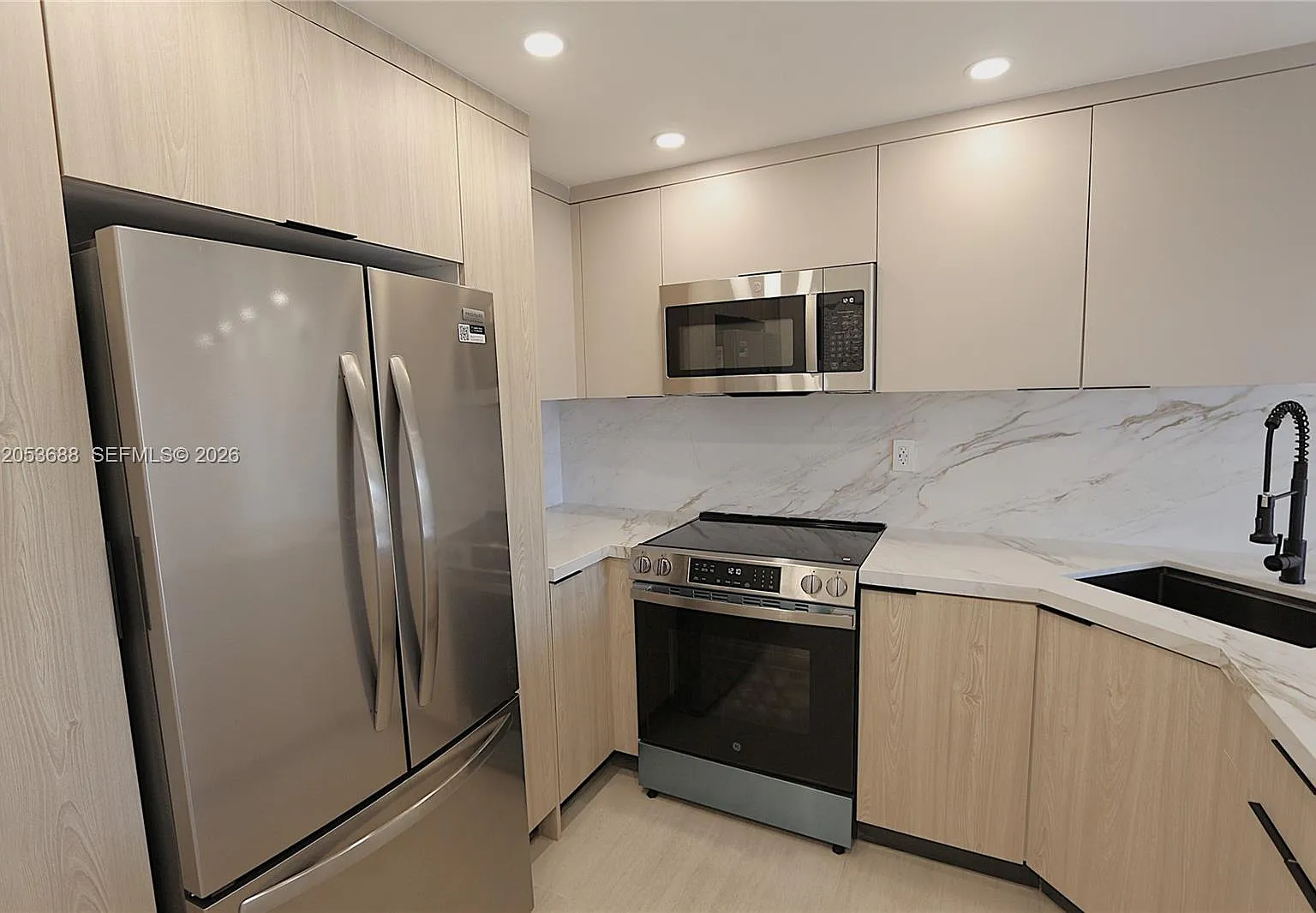 Yolanda Villas Condo — Photo 4
