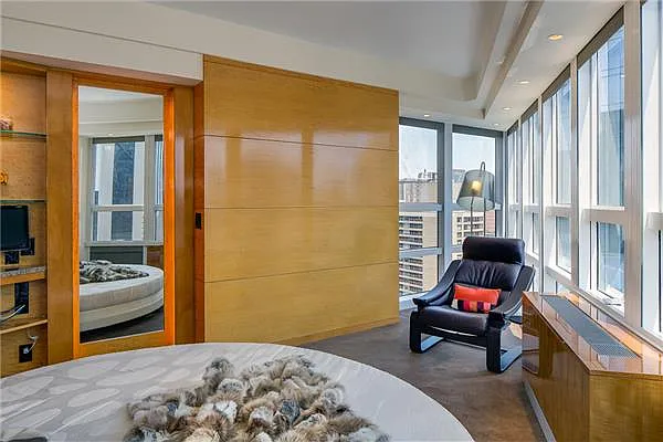 Sold by Macklowe Investment Properties | media 17