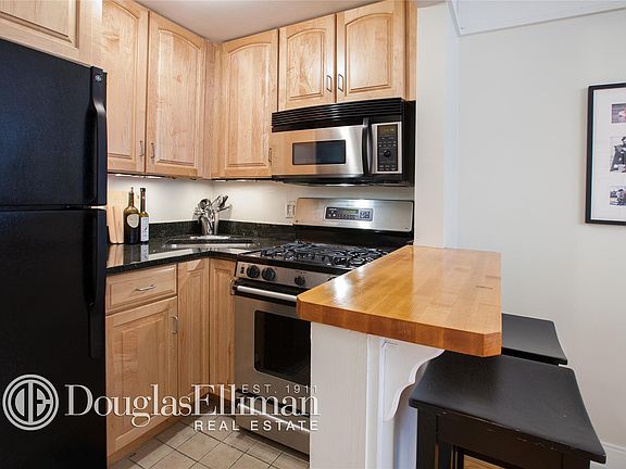 4th image of 121 W 80th St #Bf