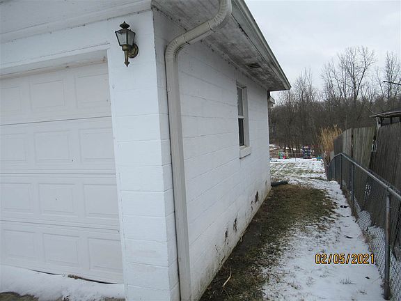 2nd image of 2717 State Road 121