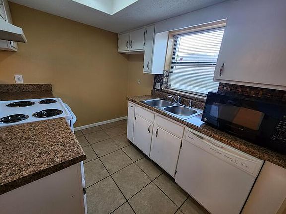 3rd image of 5560 Greatpine Ln N