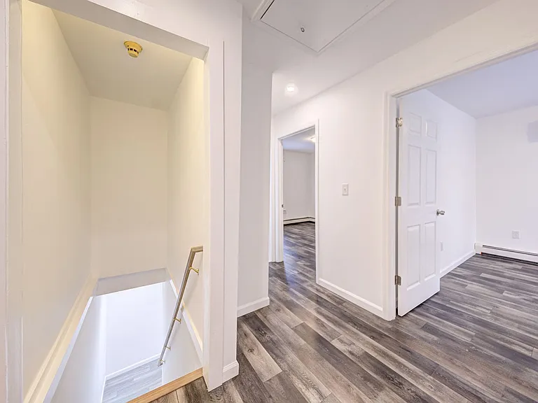 1250 North Ave — Photo 35