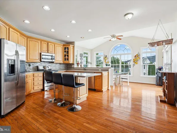 17549 Patterson Dr, Hagerstown, MD 21740