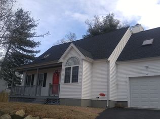 4 Oakdale Heights Ln, Wareham, MA 02571