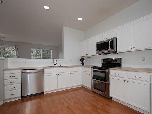 5th image of 169 NE 75th Ave