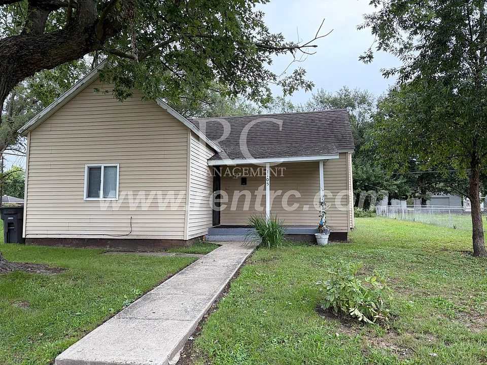 1105 Martin St