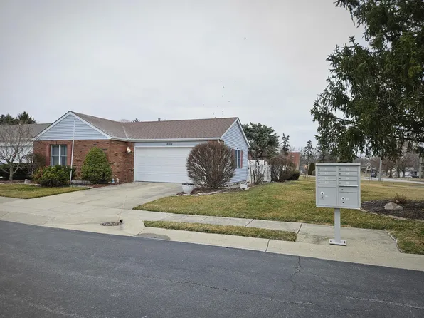 302 Amber Ln, Lowell, IN 46356