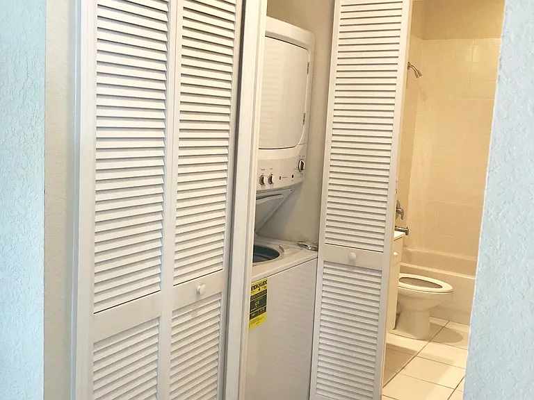405 La Travesia Flora St #101 — Photo 6